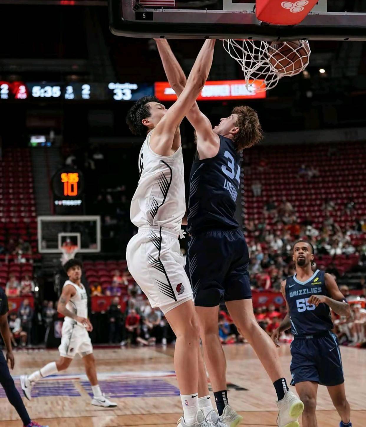 杨瀚森闪耀NBA夏季联赛，开拓者半场占优