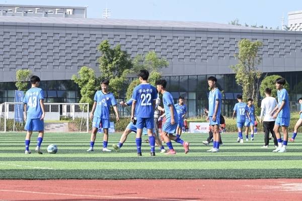 2025“川渝校园足球超级杯”青少年足球邀请赛在荣昌开赛