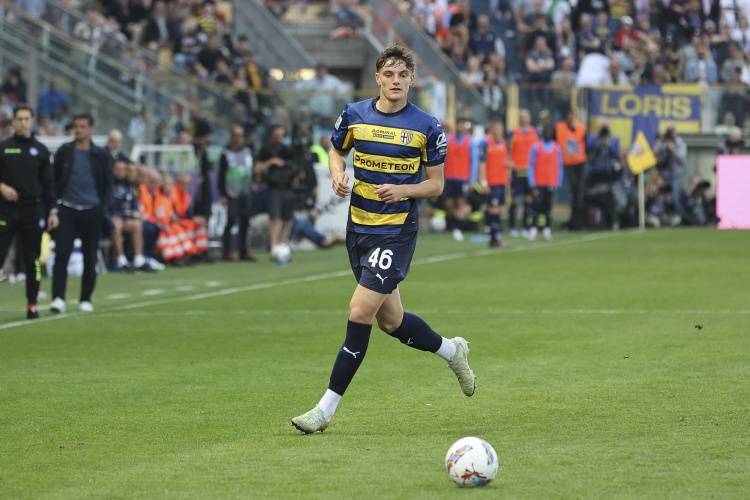 开云体育-米体：AC米兰、国际米兰今夏都有意帕尔马后卫莱奥尼