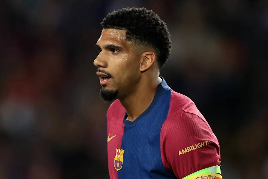 开云体育首页-巴塞罗那精简中后卫，阿劳霍斩钉截铁表忠心