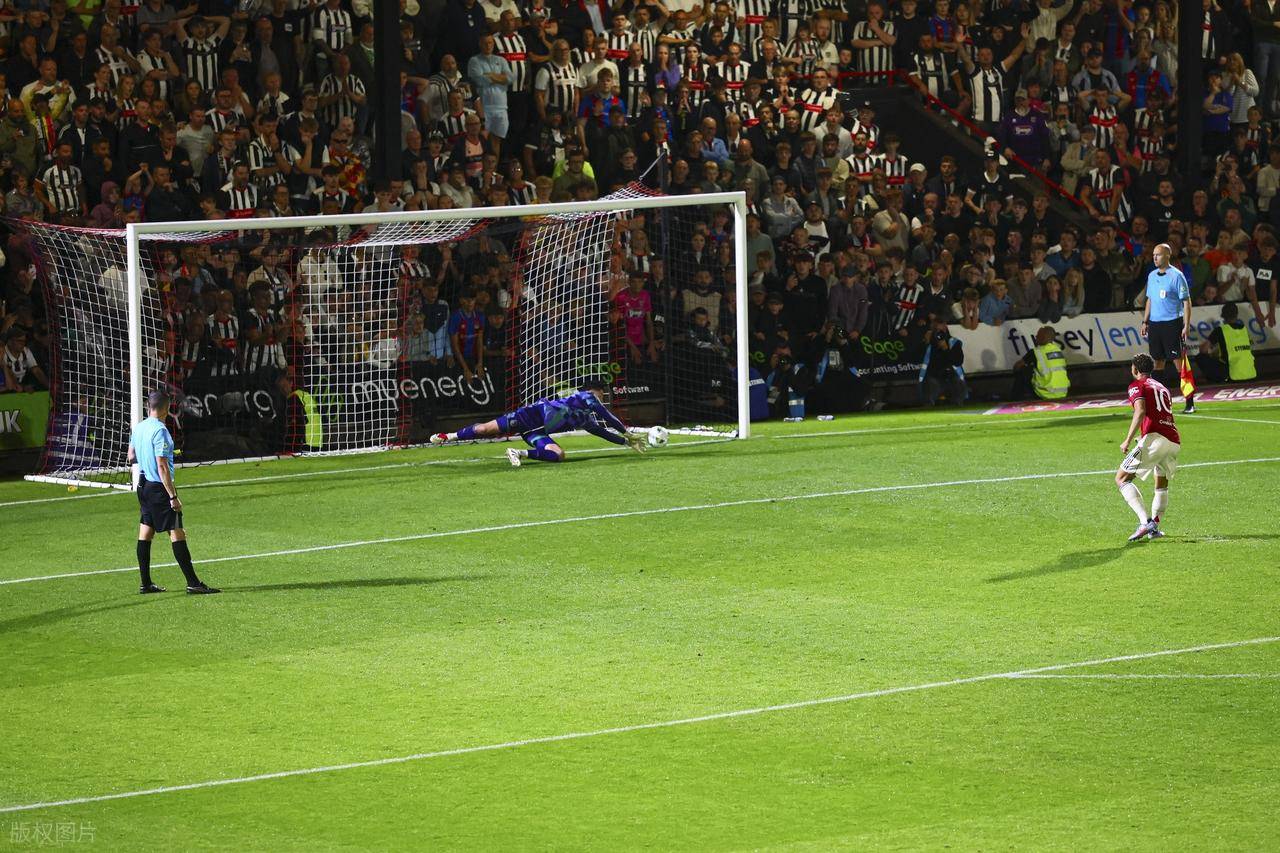 曼联输给英乙队！对手门将：我是曼联球迷，淘汰曼联我很生气！