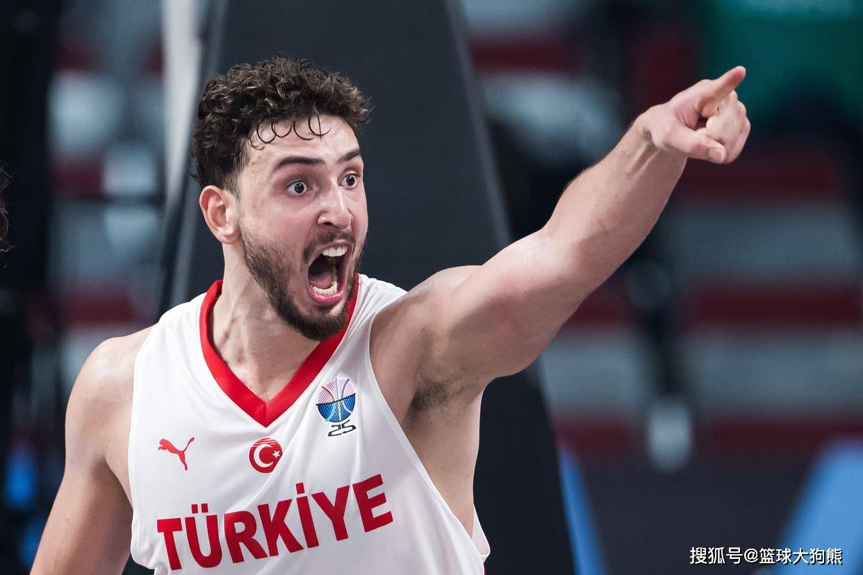 kaiyun-名记喊话梦之队：3年之后该让火箭队阿门加入！防守已是王牌技能