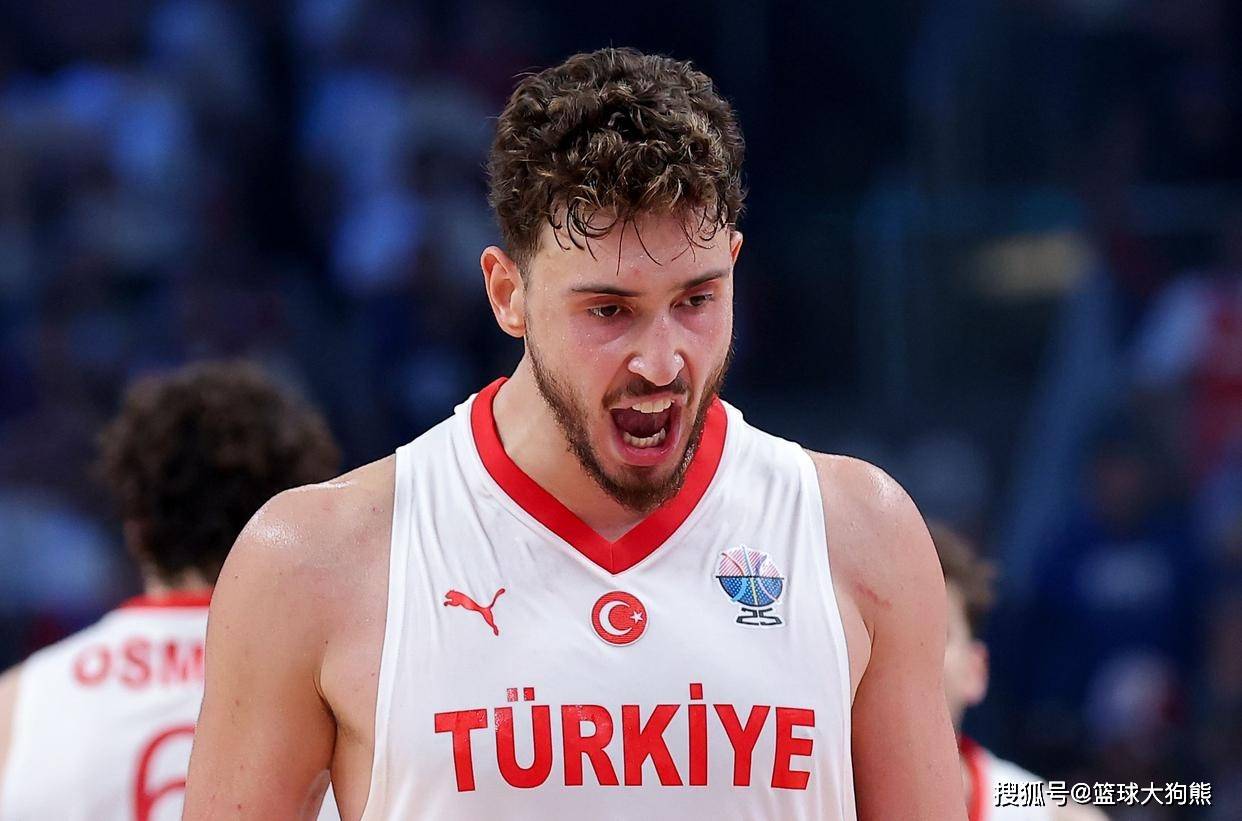 名记喊话梦之队：3年之后该让火箭队阿门加入！防守已是王牌技能