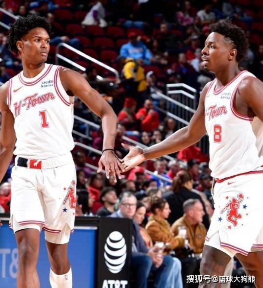 名记喊话梦之队：3年之后该让火箭队阿门加入！防守已是王牌技能