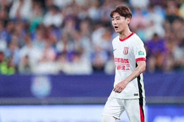 开云体育网址-中超｜蓉城大将韦世豪需一个月康复时间