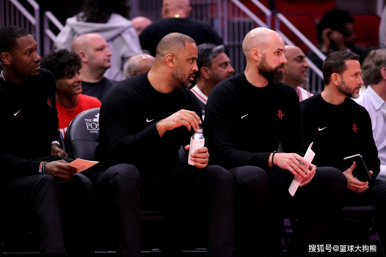 开云-2场狂胜31个篮板！火箭队3高塔+前锋群镇守篮下，优势再次扩大