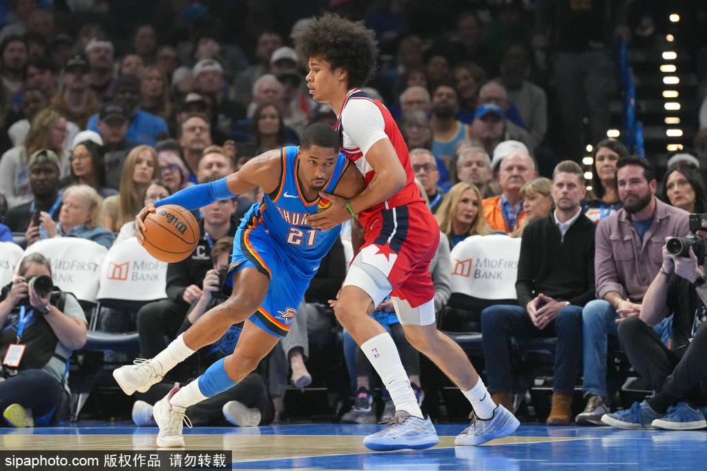 开云体育-俄克拉荷马城雷霆主场迎战金州勇士，冲击五连胜