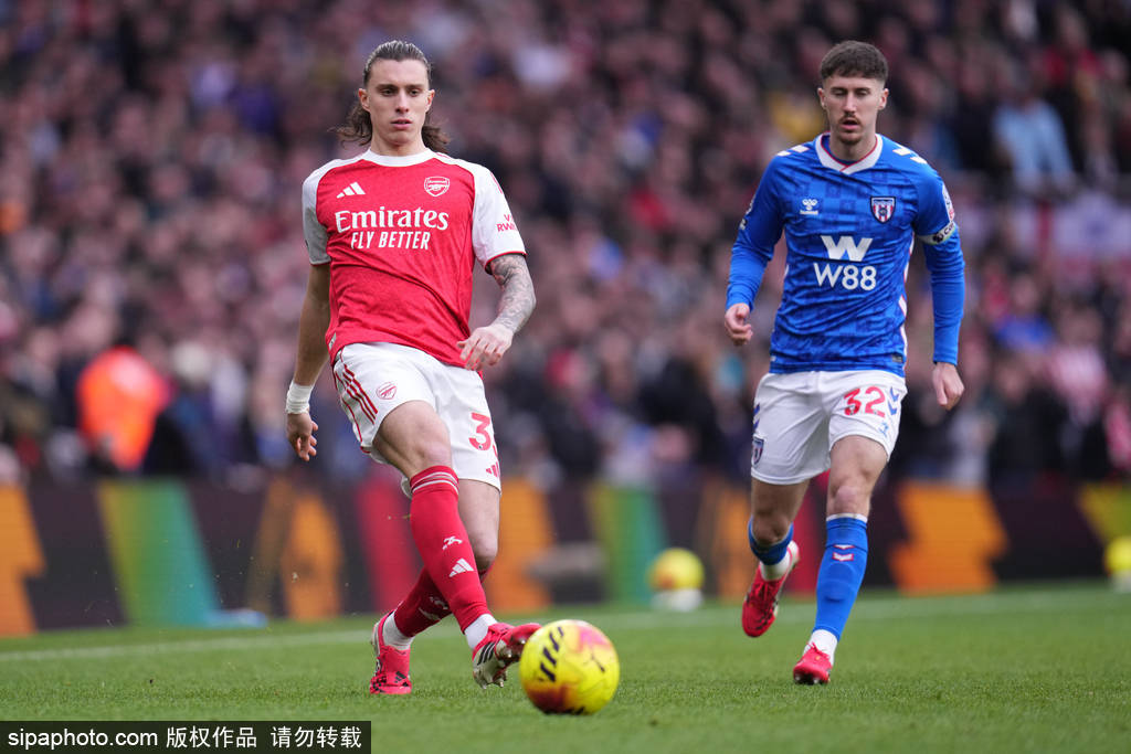 英超-约克雷斯双响苏维门迪贴地斩 阿森纳3-0先赛9分领跑